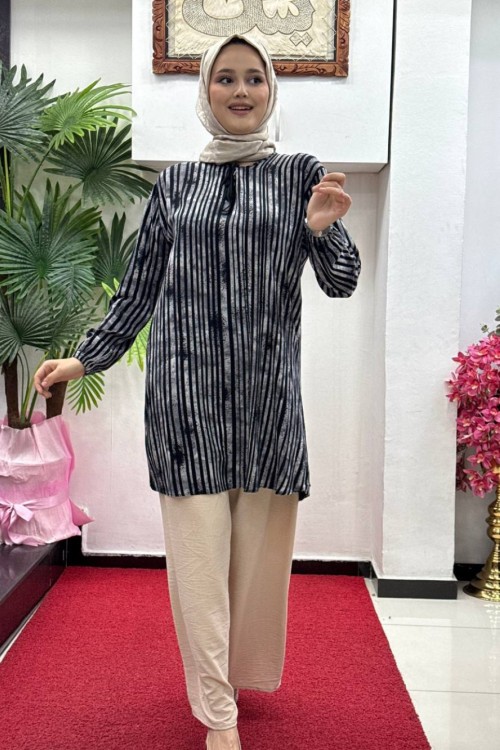 Çizgili Gömlekli Takım Siyah